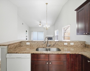 7615 Lemon Wood Court - Photo Thumbnail 8