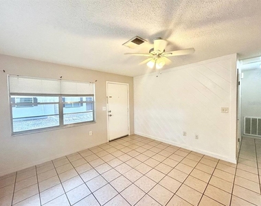 5800 Montana Avenue - Photo Thumbnail 3