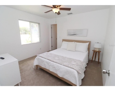 906 E 11th Avenue - Photo Thumbnail 6
