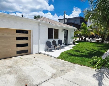 906 E 11th Avenue - Photo Thumbnail 1