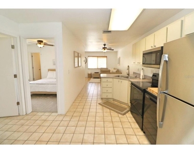 906 E 11th Avenue - Photo Thumbnail 4