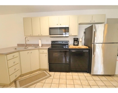 906 E 11th Avenue - Photo Thumbnail 3
