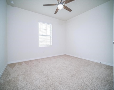 9039 Alba Lane - Photo Thumbnail 13