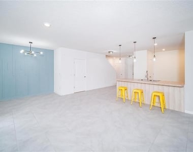 9039 Alba Lane - Photo Thumbnail 3