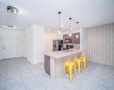 9039 Alba Lane - Photo Thumbnail 4