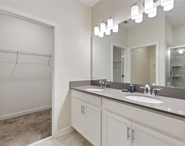 8720 Pacific Dunes Dr - Photo Thumbnail 16
