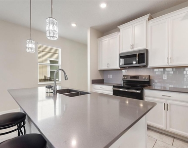 8720 Pacific Dunes Dr - Photo Thumbnail 6