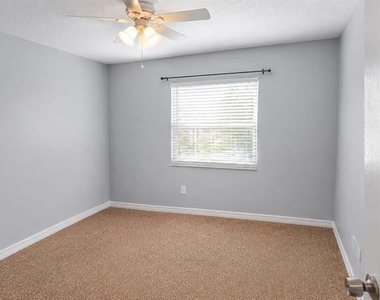 9919 Turf Court - Photo Thumbnail 7