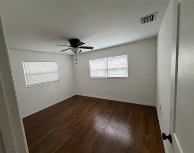 1220 Se 3rd Street - Photo Thumbnail 9