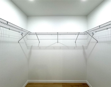 1017 Carnegie Drive - Photo Thumbnail 16