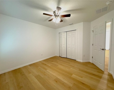 1017 Carnegie Drive - Photo Thumbnail 13