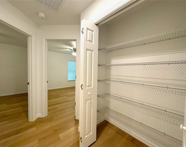 1017 Carnegie Drive - Photo Thumbnail 8
