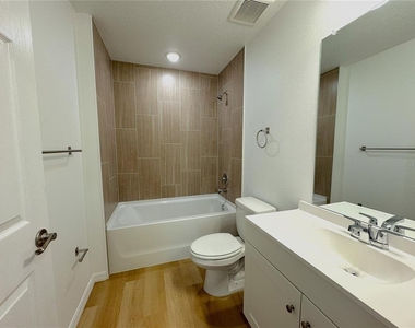 1017 Carnegie Drive - Photo Thumbnail 11