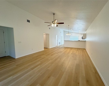 1017 Carnegie Drive - Photo Thumbnail 5