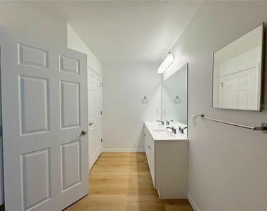1017 Carnegie Drive - Photo Thumbnail 19