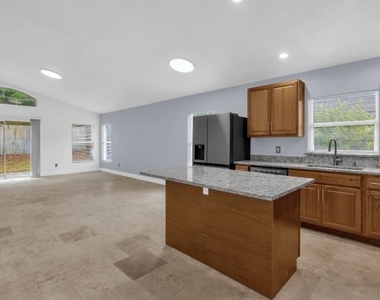 608 Bridge Creek Boulevard - Photo Thumbnail 5
