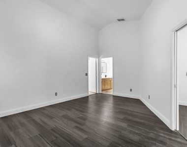 608 Bridge Creek Boulevard - Photo Thumbnail 14