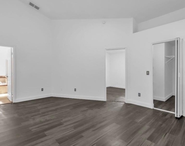 608 Bridge Creek Boulevard - Photo Thumbnail 12