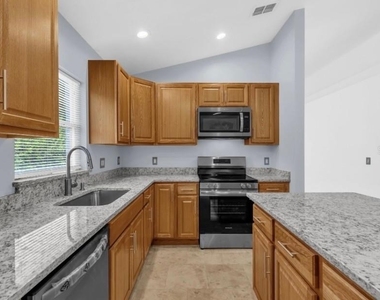 608 Bridge Creek Boulevard - Photo Thumbnail 10