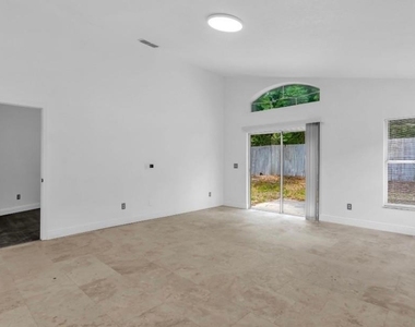 608 Bridge Creek Boulevard - Photo Thumbnail 11