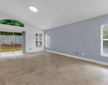 608 Bridge Creek Boulevard - Photo Thumbnail 8