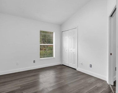 608 Bridge Creek Boulevard - Photo Thumbnail 17