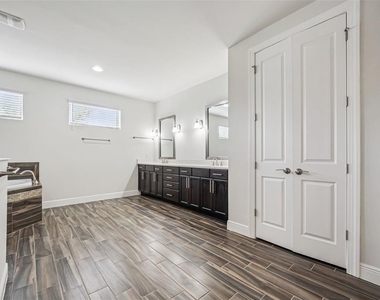 10819 Savona Way - Photo Thumbnail 18