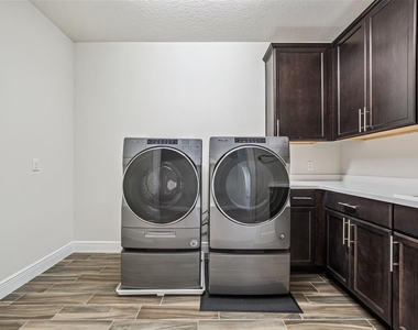 10819 Savona Way - Photo Thumbnail 33
