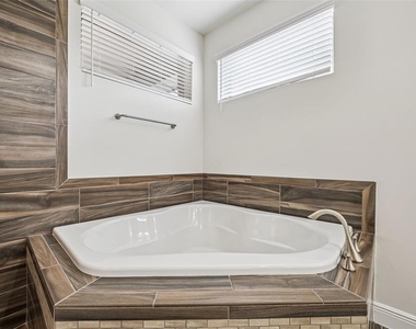10819 Savona Way - Photo Thumbnail 20