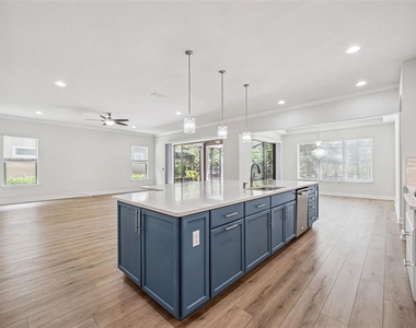 10819 Savona Way - Photo Thumbnail 11