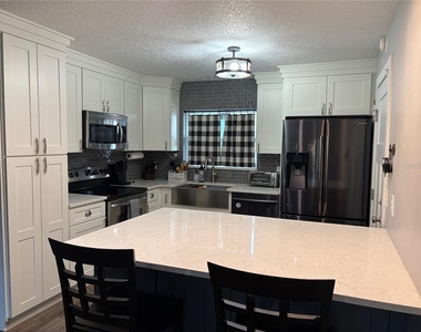 10010 Gannon Lane - Photo Thumbnail 2