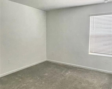 922 Jackson Ave - Photo Thumbnail 12