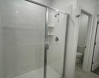 922 Jackson Ave - Photo Thumbnail 8