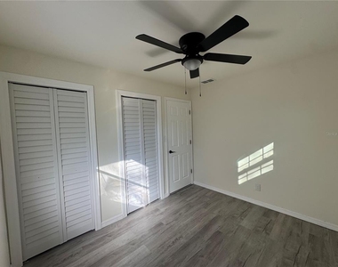 7224 Valiant Court - Photo Thumbnail 17