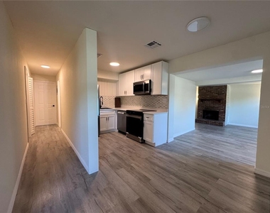 7224 Valiant Court - Photo Thumbnail 12