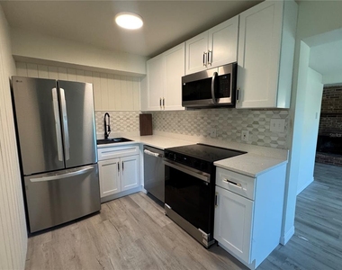 7224 Valiant Court - Photo Thumbnail 19