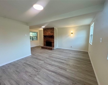 7224 Valiant Court - Photo Thumbnail 3