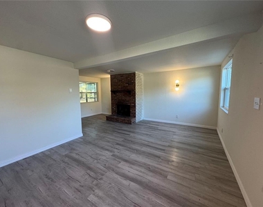 7224 Valiant Court - Photo Thumbnail 8