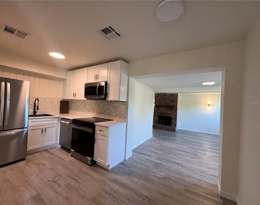 7224 Valiant Court - Photo Thumbnail 2