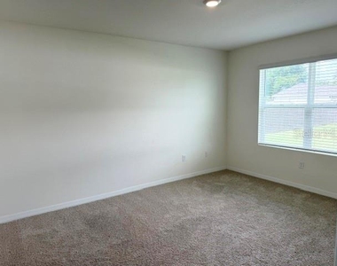 709 Versailles Lane - Photo Thumbnail 13