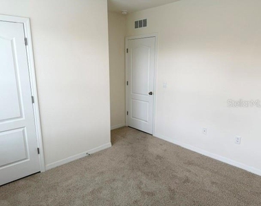 709 Versailles Lane - Photo Thumbnail 15