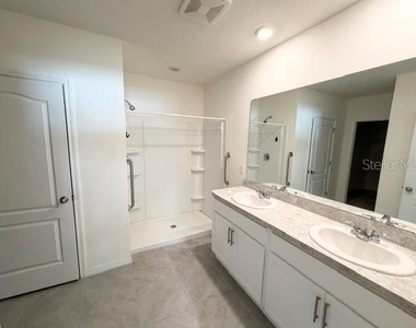 709 Versailles Lane - Photo Thumbnail 6