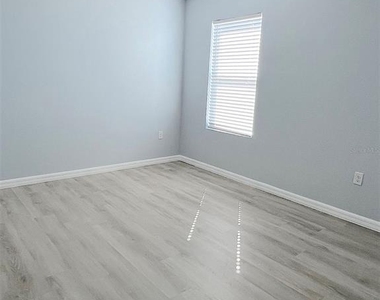 5110 Fiddlewood Way - Photo Thumbnail 7