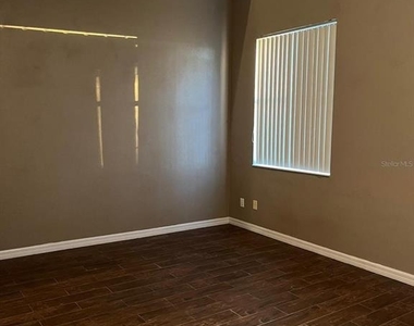 600 Northern Way - Photo Thumbnail 10