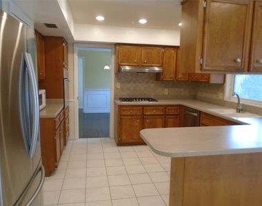 2430 Deloraine Trail - Photo Thumbnail 4