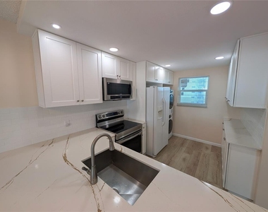 18304 Gulf Boulevard - Photo Thumbnail 3