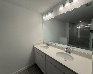 3674 Se 37th Court - Photo Thumbnail 13