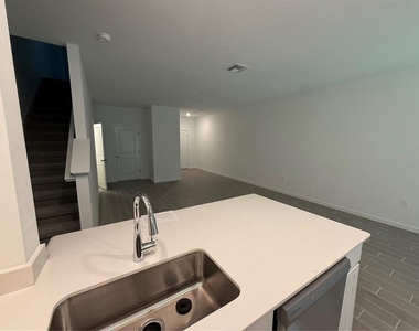 3674 Se 37th Court - Photo Thumbnail 5