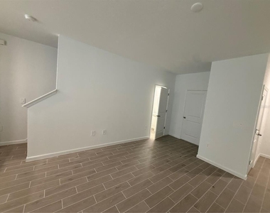 3674 Se 37th Court - Photo Thumbnail 7