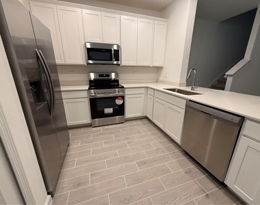 3674 Se 37th Court - Photo Thumbnail 3